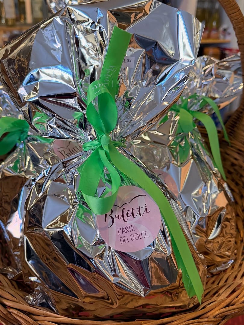 Et la gagnante de la Colombe Artisanale au chocolat de la maison @buletti_confiserie est @elo.nia. Félicitations!

Belle fête de Pâques à tous ☀️🐣